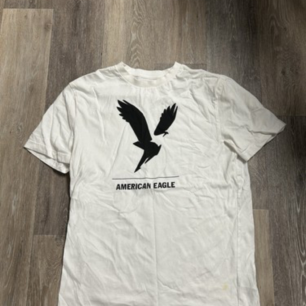 Men’s American Eagle Outfitters Extra Small XS  White T-Shirt
